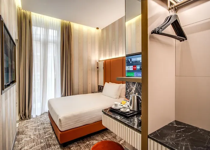 Cc Palace Hotel